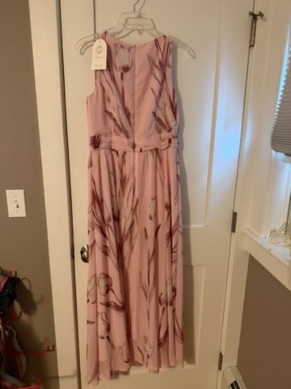 Unworn, Fehaute, size 8, Pink Floral Chiffon V Neck Sleeveless A - Picture 2 of 3
